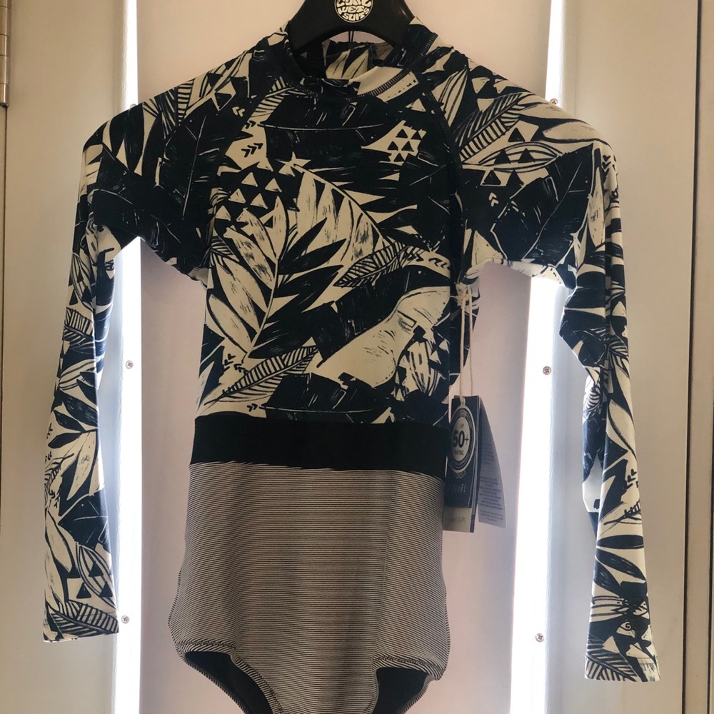 RipCurl searchers UV surf suit
